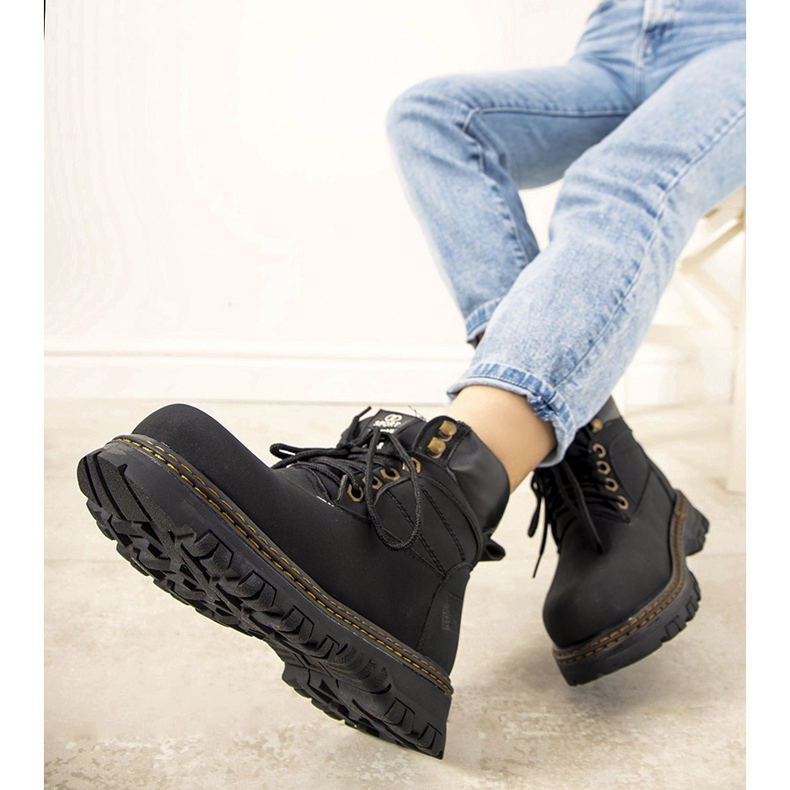 Bottes pour femmes isolées noires de Livia 1