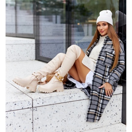 Bottes hautes avec un élément décoratif beige Masha 2 Bottes hautes avec un élément décoratif beige Masha 2