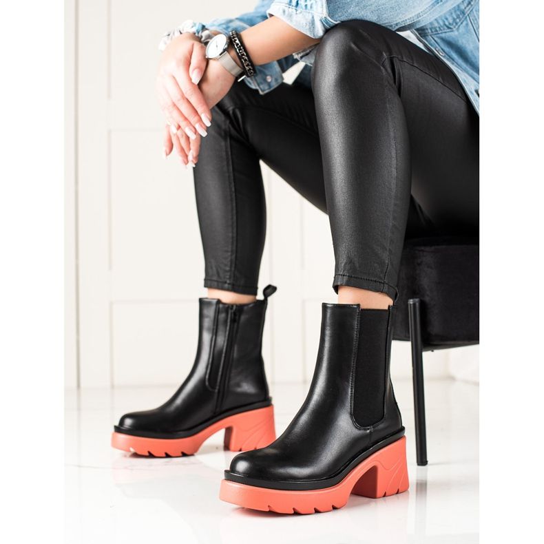 TRENDI Bottes sur une plate-forme rose noir 1