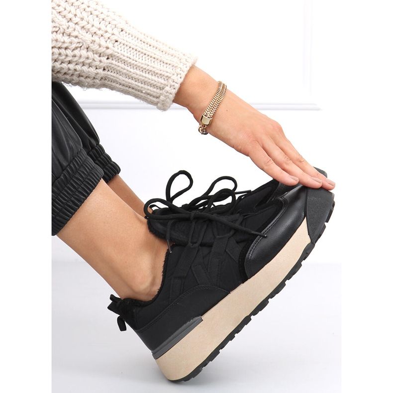 Chaussures de sport isolées Homii noires 2