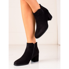 Evento Bottes classiques sur un poteau le noir 3