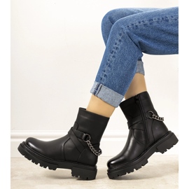 Bottes isolées noires avec chaîne Porta le noir 1 Bottes isolées noires avec chaîne Porta le noir 1