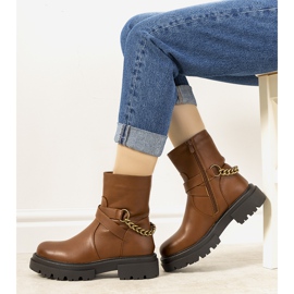 Bottes isolées marron avec chaîne Porta brun 1