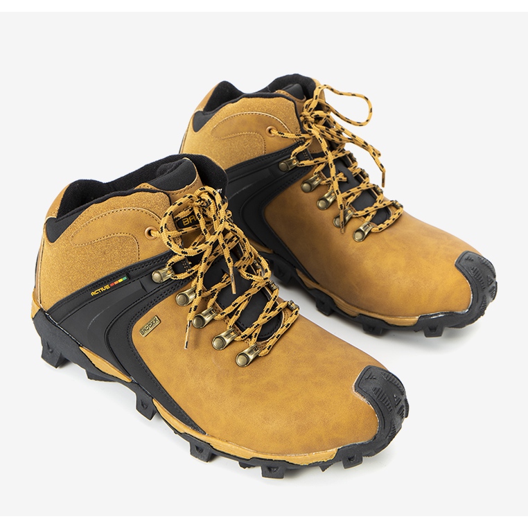 Chaussures de sport isolées Barry pour hommes camel jaune 1