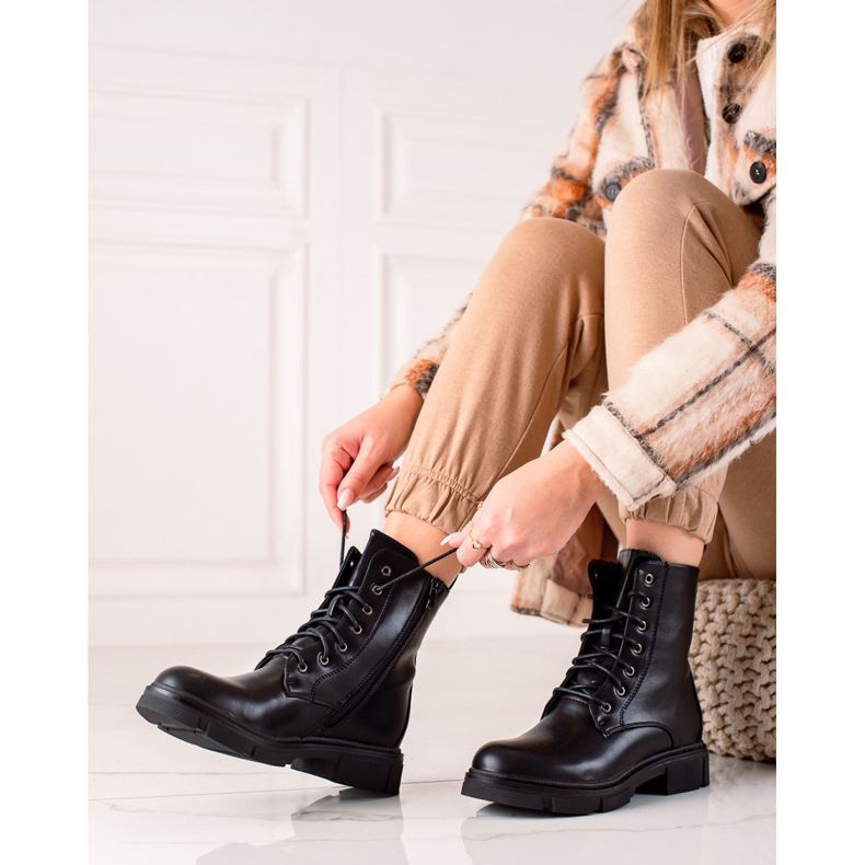 Ideal Shoes Trappeurs ouvriers classiques noir 1