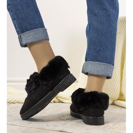 Chaussons noirs avec fourrure isolée Valle le noir 1
