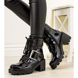 Bottines isolées en cuir verni noir Strada 1