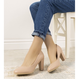 Escarpins nus sur le post d'Unos beige 1