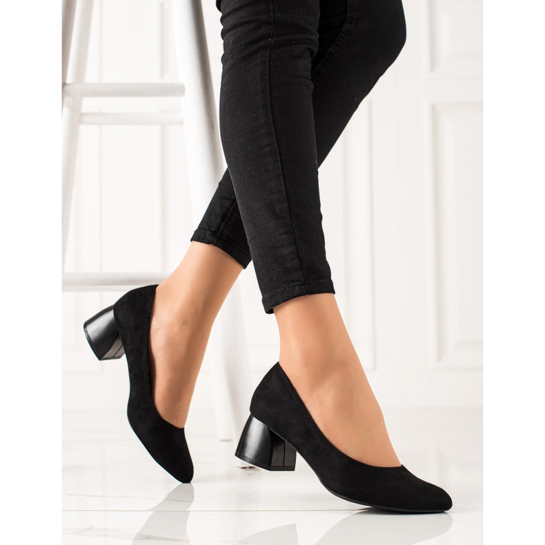 M.Daszyński Escarpins noirs à talons bas 1