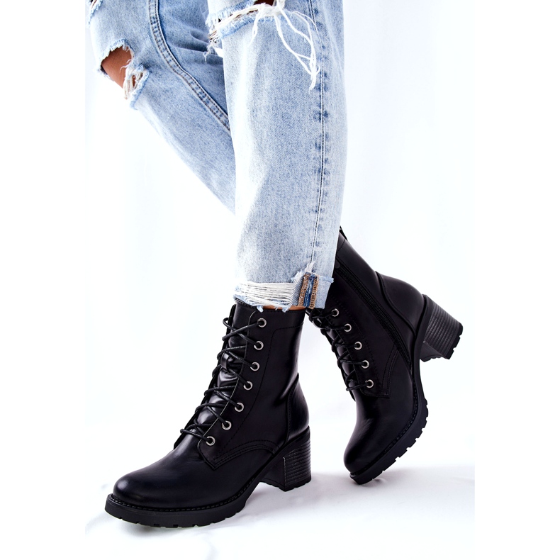PE1 Bottes Nerynis noires chaudes attachées sur un poteau le noir 1