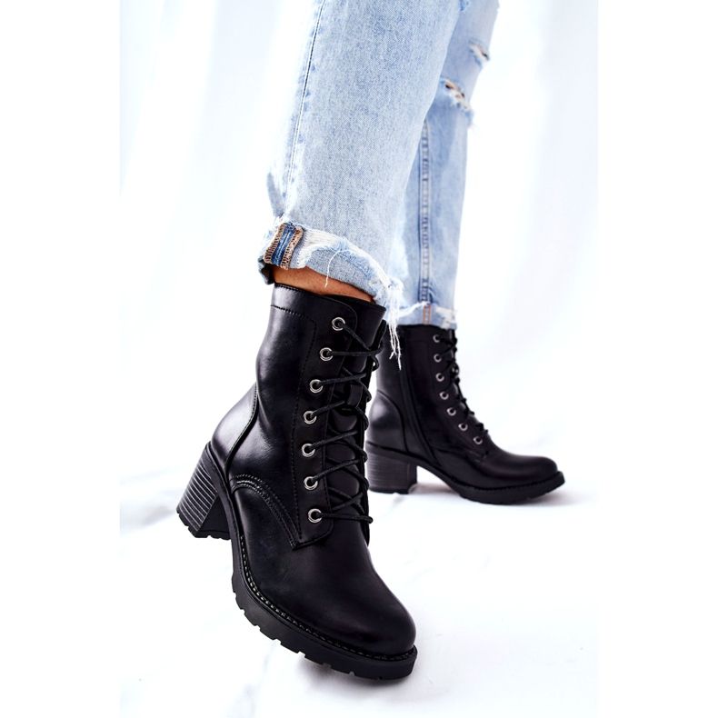 PE1 Bottes Nerynis noires chaudes attachées sur un poteau 4