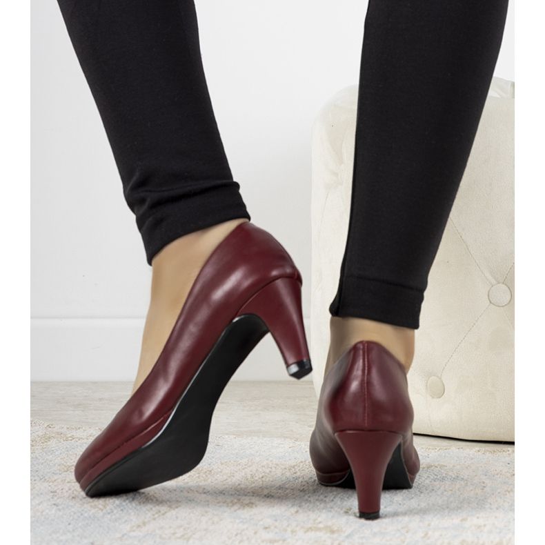 Escarpins bordeaux sur un talon en cuir Fink le noir 1