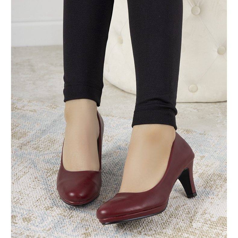 Escarpins bordeaux sur un talon en cuir Fink noir 2