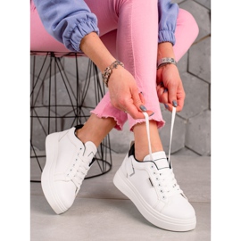 Ideal Shoes Baskets blanches en cuir écologique le noir 1 Ideal Shoes Baskets blanches en cuir écologique le noir 1