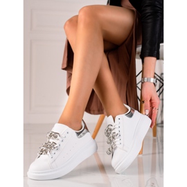 TRENDI Sneaks à la mode avec une chaîne blanche 2