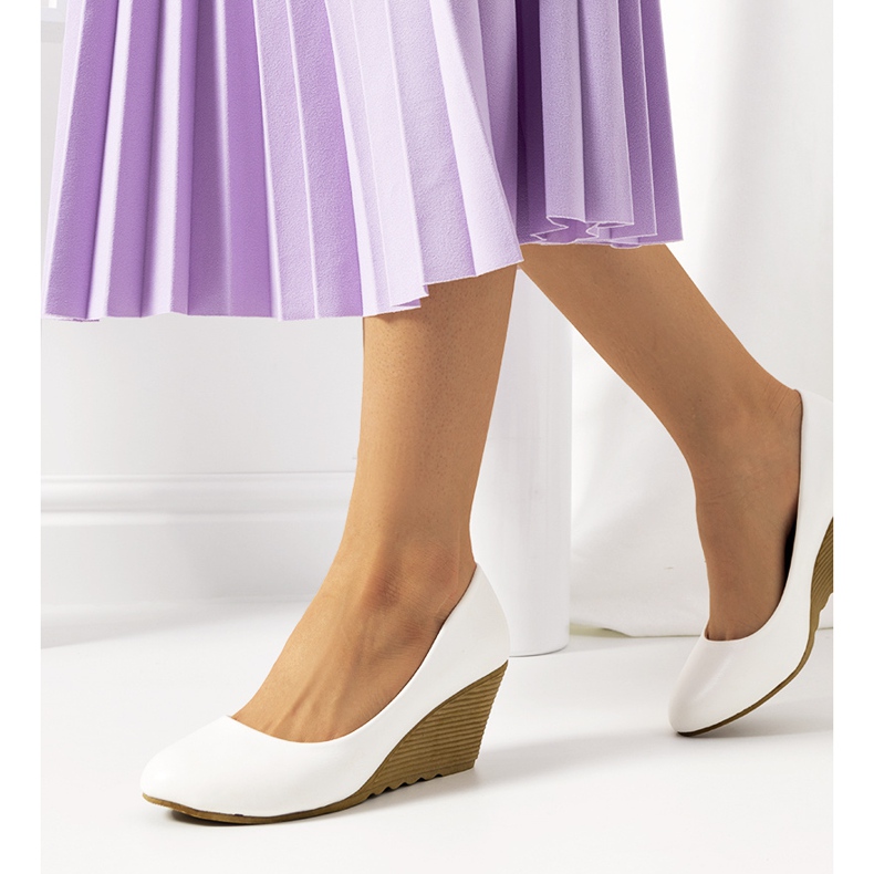 Escarpins blancs sur le coin Unies écru 1