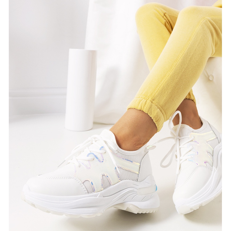 Baskets blanches de Bates 1