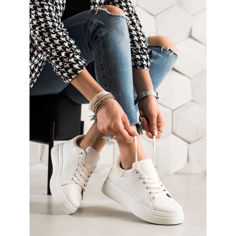 Ideal Shoes Baskets blanches classiques 1