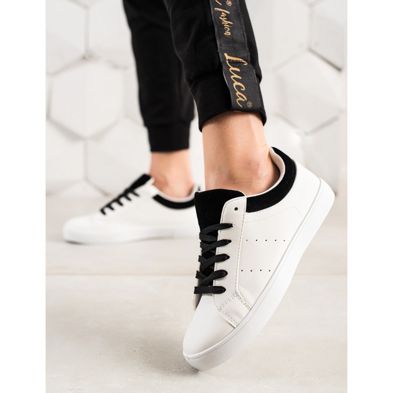 TRENDI Chaussures de sport blanches avec cuir écologique noir 1