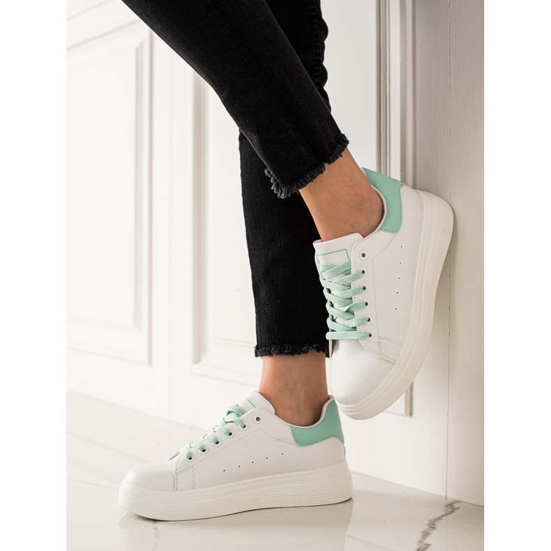 Ideal Shoes Baskets blanches classiques vert 1