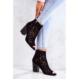 FB1 Bottes Noires Ajourées Sur Un Poteau Bretagne le noir 3