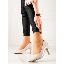 Goodin Escarpins classiques beiges 5