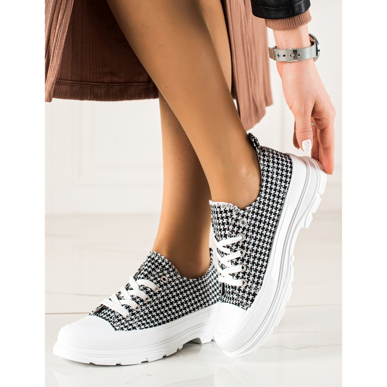 Bona Baskets basses à carreaux blanche le noir 1