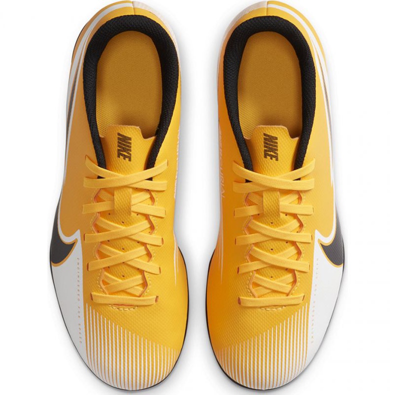 Chaussures de football Nike Mercurial Vapor 13 Club FG / MG Jr AT8161 801 jaune jaune 1