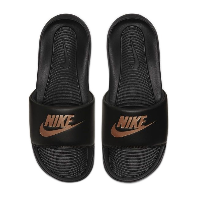 Pantoufles Nike Victori One Slide W CN9677-001 le noir 1