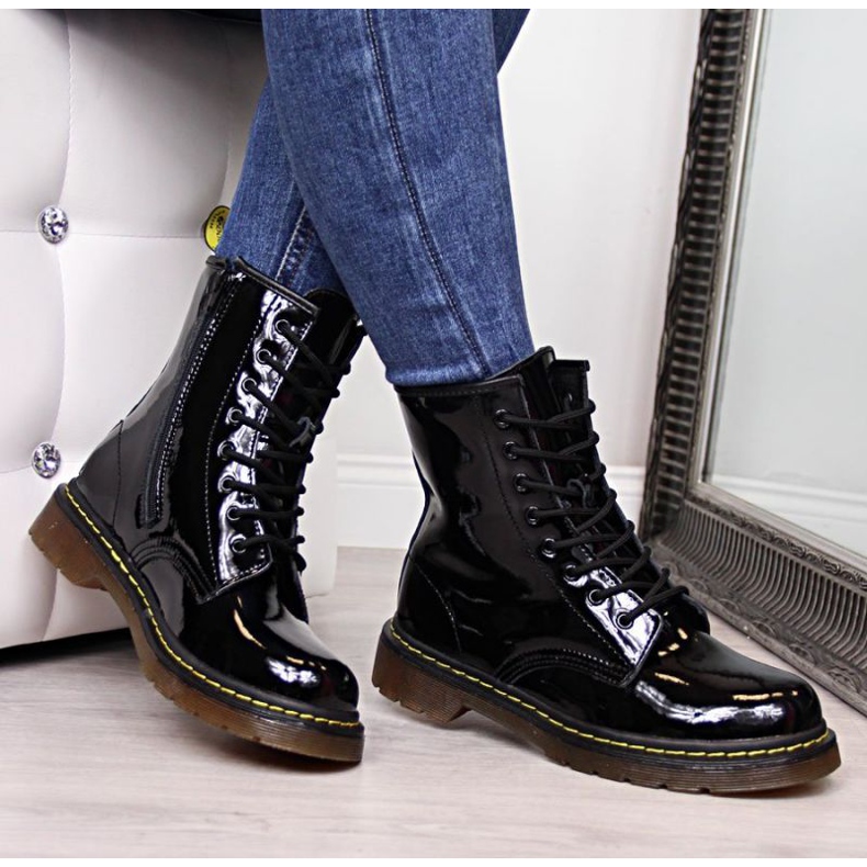 Bottines en cuir laqué Filippo W PAW78 isolées le noir 2