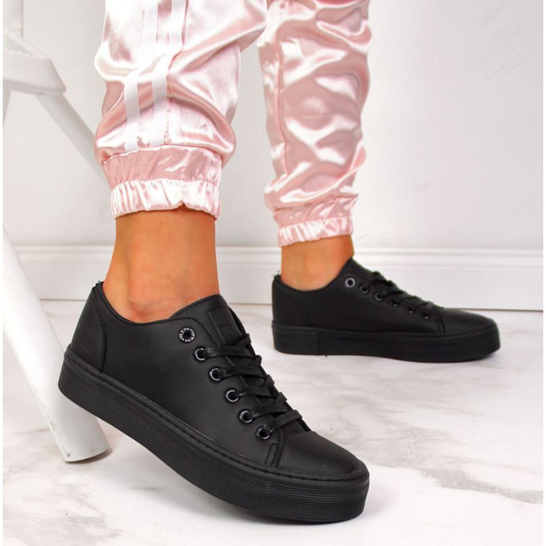 Baskets basses noires sur la plateforme Big Star W II274098 le noir 2 Baskets basses noires sur la plateforme Big Star W II274098 le noir 2