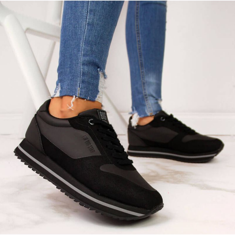 Chaussures de sport noires sur la plateforme Big Star W II274217 2
