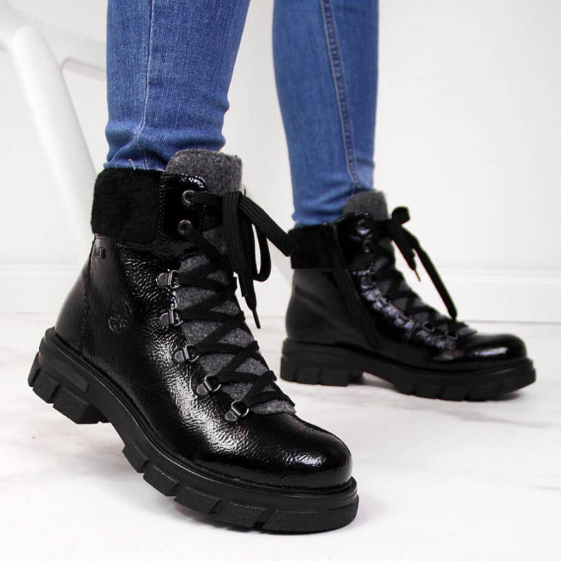 Bottes laquées isolées noires W Rieker Z9132 bleu 2