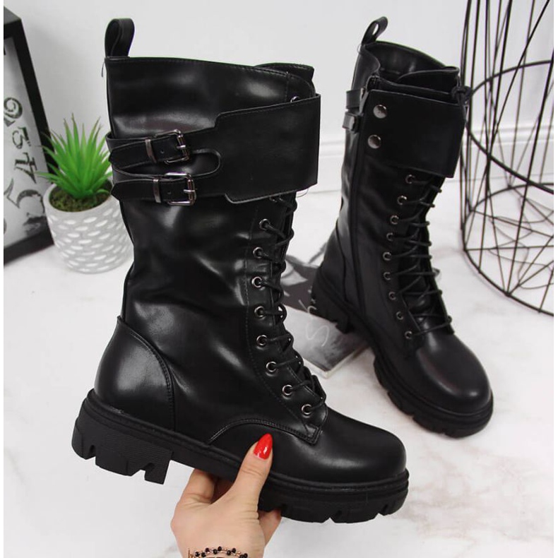 Travailleurs isolés sur la plateforme Vinceza W JAN54 noir blanche le noir 1 Travailleurs isolés sur la plateforme Vinceza W JAN54 noir blanche le noir 1