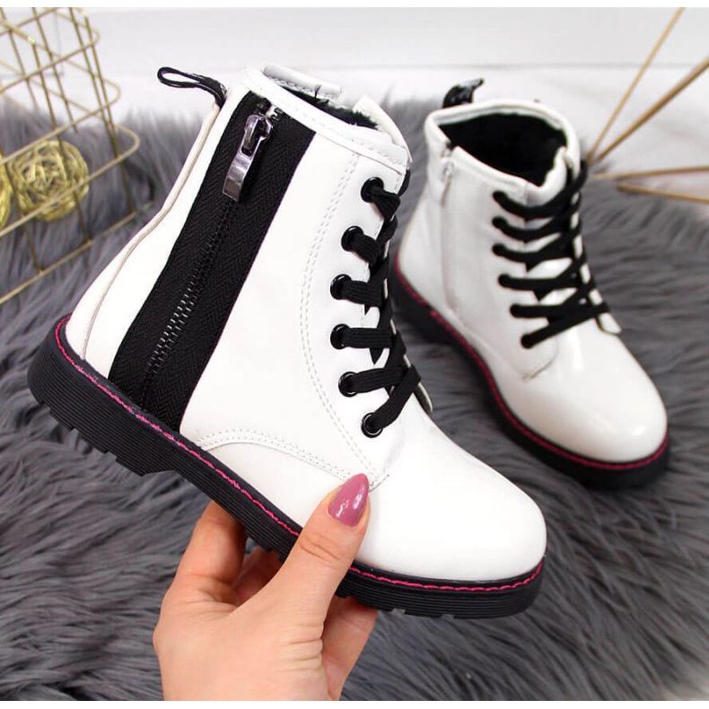 Bottes laquées isolées Jr EVE327B blanc 1