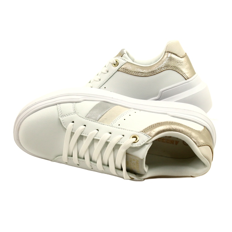 American Club Baskets sportives féminines sur une semelle blanche épaisse 4 American Club Baskets sportives féminines sur une semelle blanche épaisse 4