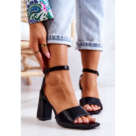 FJ1 Sandales Cuir On A Bar Noir Estrella 1