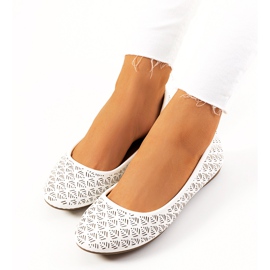 Ballerines blanches à motif Grie ajouré 2