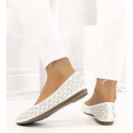 Ballerines blanches à motif Grie ajouré 1