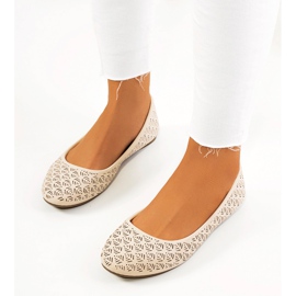 Ballerines beiges à motif Grie ajouré 1