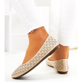 Ballerines beiges à motif Grie ajouré 2