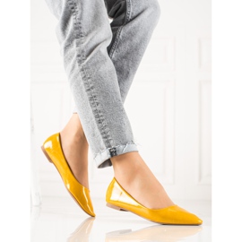 Encor Ballerine Laquée Au Spitz jaune 3