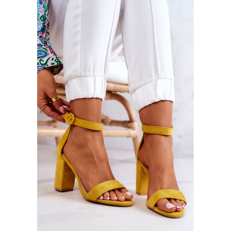 FB2 Sandales en daim Hattie jaunes sur une barre 1