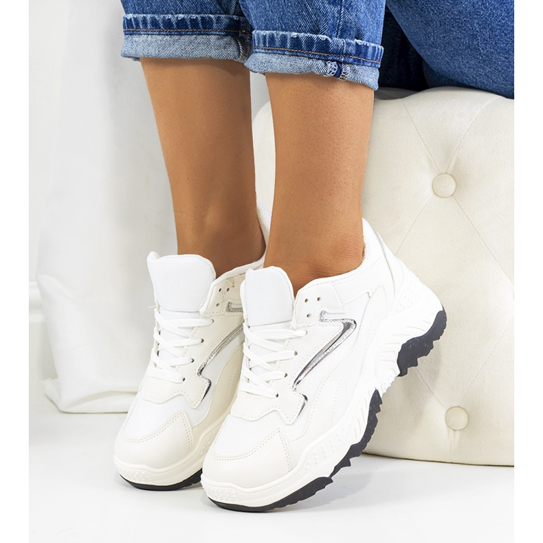 Baskets blanches brillantes Badillo argent 1