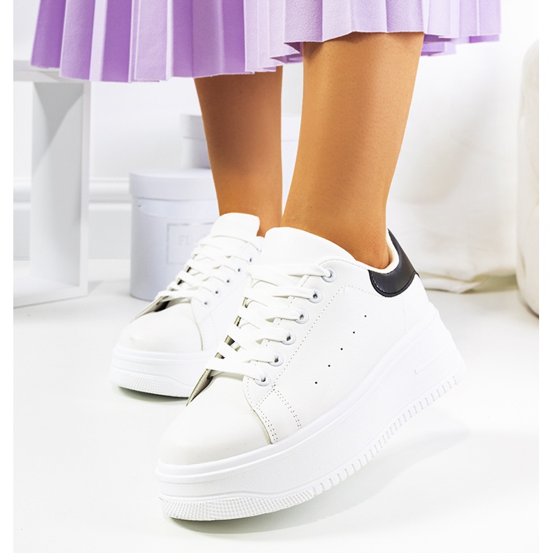 Baskets blanches sur une plate-forme haute Lelica 1