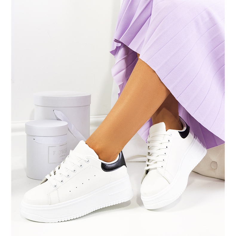 Baskets blanches sur une plate-forme haute Lelica 2