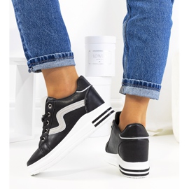 Baskets noires sur le coin Piazza 2