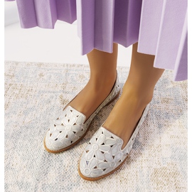 Les ballerines ajourées grises d'Amanda argent 1 Les ballerines ajourées grises d'Amanda argent 1