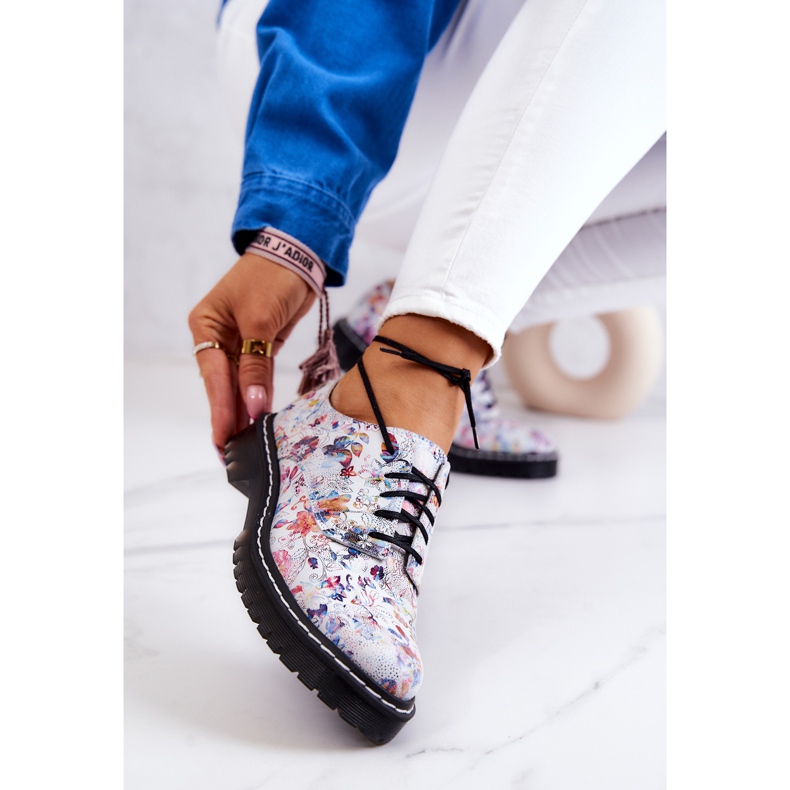 Richelieus pour Femme Maciejka 4087A-38 Chaussures en Cuir Blanc avec Fleurs multicolore 1