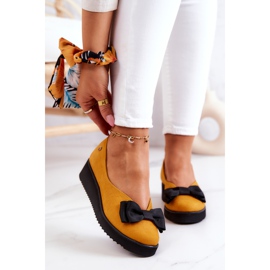 Ballerines en suède sur la plateforme Maciejka 05062-07 Jaune le noir 1